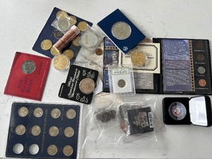 lot 199 image: Coins, Tokens, Medallions