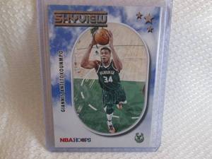 lot 13 image: 2021-22 Hoops Giannis Antetokounmpo...