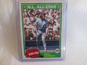 lot 16 image: 1981 Topps Mike Schmidt Card...