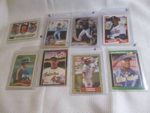 lot 20 image: Assorted Baseball Rookie Cards ...