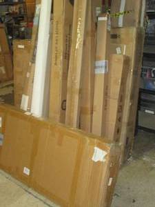 lot 256 image: Lot of Amazon returns including bli...