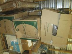 lot 264 image: Pallet lot of restaurant food conta...