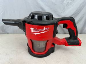 lot 11 image: Milwaukee M18 18-Volt Compact Vacuum