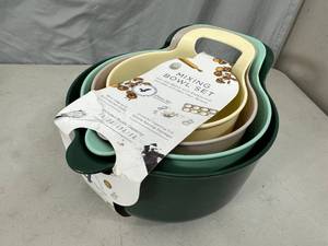 lot 59 image: New 4 Piece Mixing Bowl Set