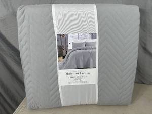 lot 73 image: New Maison and Jardin 3 pc Quilt Set - Queen Size