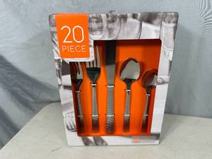 lot 79 image: New 20 pc Stainless Steel Flatware Set