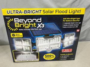 lot 86 image: New Beyond Bright X3 Solar Powered Floodlight