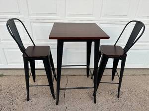 lot 4 image: New High Top Bistro Table and Chairs