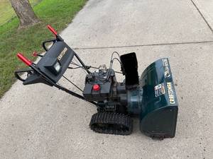 lot 2 image: Craftsman 8.5 HP 26-Inch Track Drive Gas Snow Blower