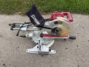 lot 3 image: Tool Shop 10 Inch 15 Amp Sliding Compound Miter Saw