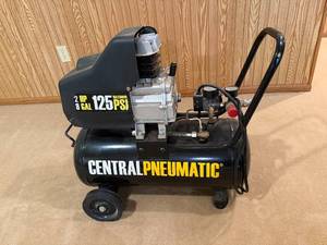lot 5 image: Central Pneumatic 2 HP 8 Gallon Air Compressor with Hose