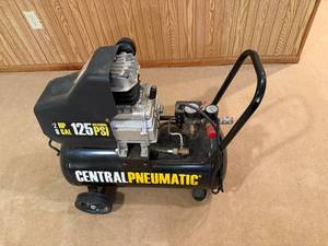 Central Pneumatic 2 HP 8 Gallon Air Compressor with Hose