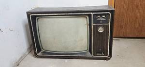 lot 82 image: Zenith Solid State Chromacolor II 19-Inch Vintage Television