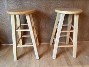 lot 136 image: Pair of 28 Inch Wooden Bar Stools with Natural Finish