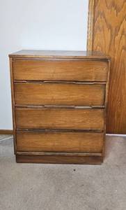 lot 164 image: 4-Drawer Wooden Dresser 40x32x19 Inches