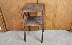 lot 166 image: Vintage Wooden Side Table with Magazine Rack 27x14x14 Inches