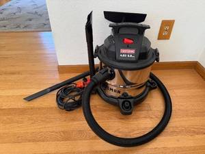 lot 182 image: Craftsman 5 Gallon 4.0 HP WetDry Shop Vacuum with Attachments