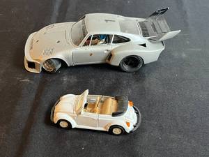 lot 198 image: Lot of 2 Diecast Model Cars - Porsche Race Car and Volkswagen Beetle Convertible