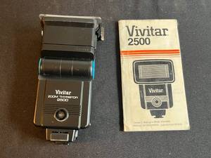 lot 212 image: Vivitar 2500 Zoom Thyristor Camera Flash with Manual