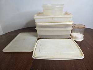 lot 242 image: Set of Vintage Plastic Food Storage Containers with Lids