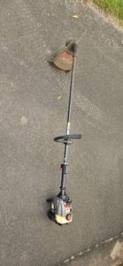 lot 328 image: Craftsman Weedwacker 31cc 17in Gas String Trimmer
