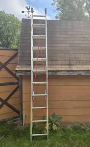 lot 331 image: Werner D1120-2 20 ft Aluminum Extension Ladder, 200 lb Capacity