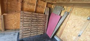 lot 332 image: Wood Pallet with Mixed Boards and Painted Panel