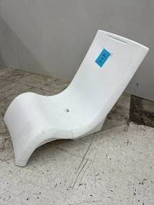 lot 39 image: Step2 Vero PoolPatio Chair