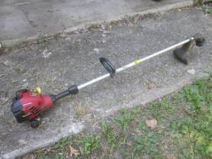 lot 4 image: (UD2) Homelite Gas Trimmer - Runs G...