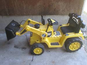 lot 5 image: (UD2) Battery Operated Ride-On Cat ...