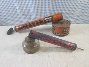 lot 13 image: (BS) 2 Vintage Sprayers...