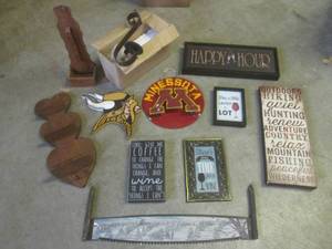 lot 33 image: (F-2) Assorted Wall Decor...