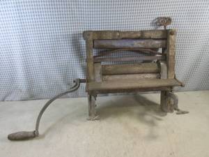 lot 61 image: (G-1) Antique Anchor Brand Hand-Cra...