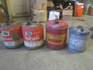 lot 62 image: (EW4) 4 Vintage GasOil Cans ...