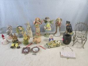 lot 66 image: (CS) Assorted Decor Figures Etc...