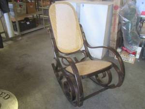 lot 75 image: (EC1) Wood Rocking Chair with Wicke...