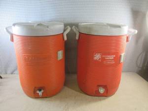 lot 83 image: (EW6) 2 Rubbermaid 5-Gallon Beverag...