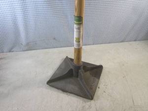 lot 86 image: (CSB) Yardworks 10 x 10 Tamper 17...