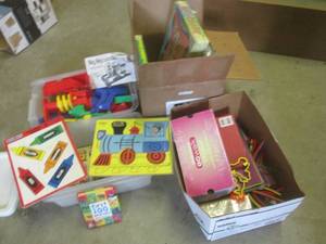 lot 126 image: (RM2) Misc Kids Items Vintage Puzzl...