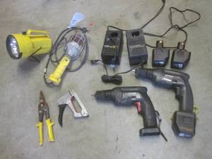 (A-2) Craftsman Cordless Drills Bat...