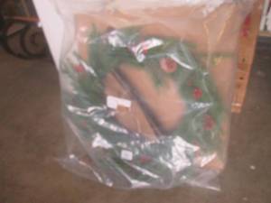 lot 140 image: (C-2) New 32 Christmas Wreath...