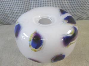 lot 148 image: (FS) Decorative Hand-Blown Art Glas...
