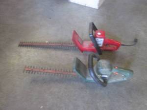 lot 154 image: (EW5) 2 Electric Trimmers...