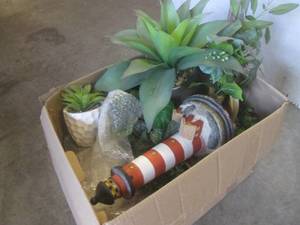 lot 160 image: (G-1) Unsorted Box of Misc Decor ...