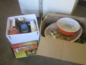lot 165 image: (EW5) 2 Boxes of Assorted Kitchen I...