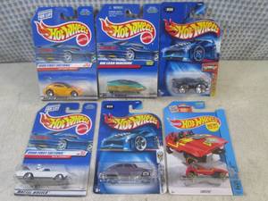lot 240 image: (EC1) Assorted Hot Wheels in Packag...