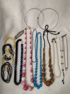 lot 71 image: Assorted Lot of Costume Necklaces