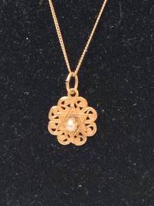 lot 52 image: 14K Gold Pendant wPearl & Chain