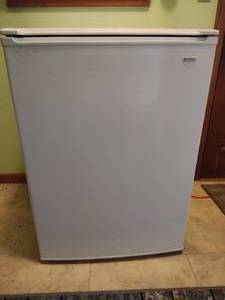 lot 101 image: Kenmore Mini-Fridge