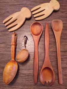 lot 105 image: Lot of Wooden Serving Pieces